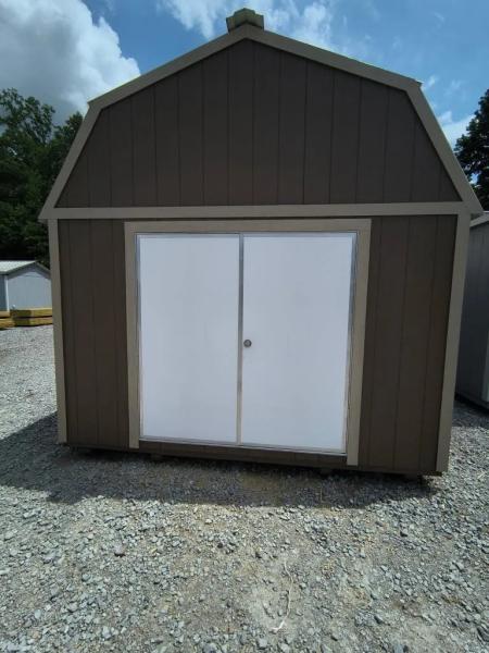 Lofted barn with a 6' steel door
Siding color is brown 
Trim color is tan
Roof color is tan